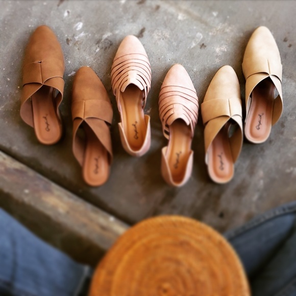 🆕️//The Agnes// brown mule flat - Picture 3 of 4